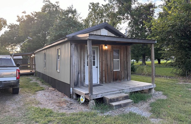 Duck Hunters Paradise: Charming 2-bedroom lodge in lovely Grubbs Arkansas.