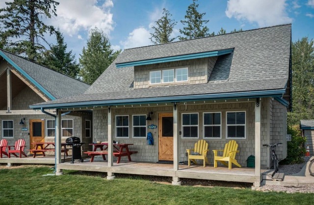 Duck N' Work - Lakefront Beach Bungalow