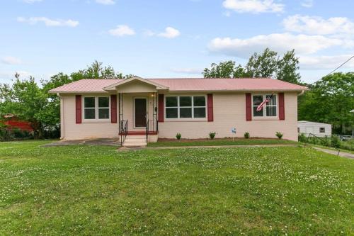 Dugan Ave Dugout - Unit A