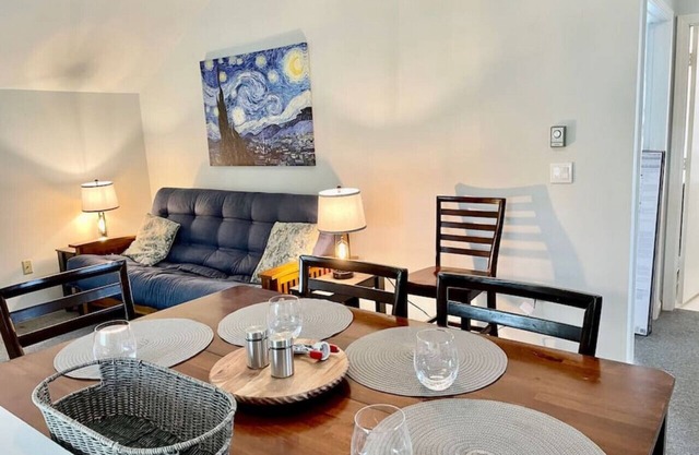 Dugway Hideaway Walking Distance to Lime Rock Park