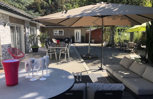 DUINGT centre, Maison 140M2, plage privée, 6Pers.