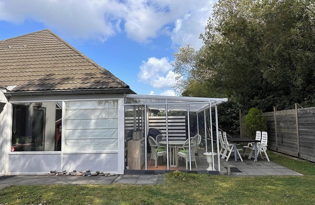 Duinroos Breskens: Affordable holiday home in Strandpark Schoneveld with garden, perfect for families. Book your beach holiday in Zeeland!