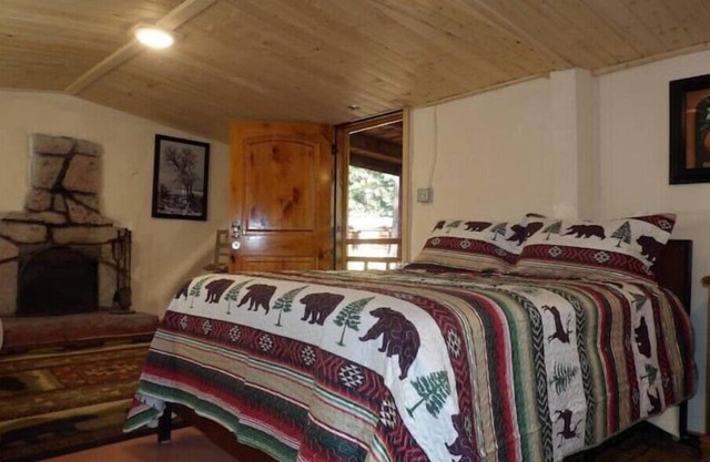 Dumont Cabin - El Porvenir Cabins - Hermits Peak