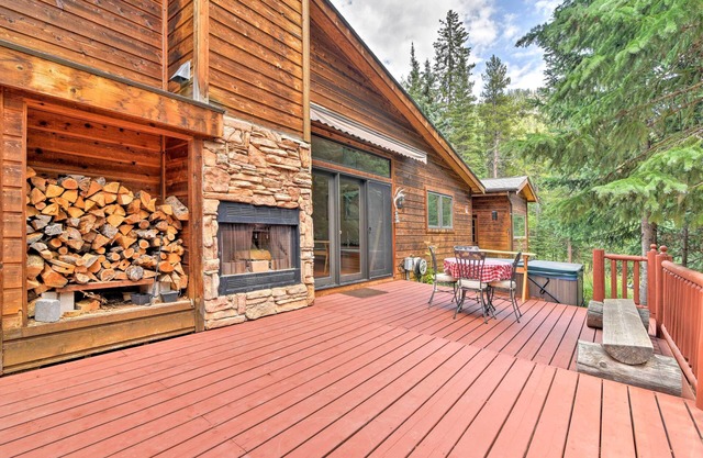 Mountain Cabin w / Deck & Backyard en Mill Creek!