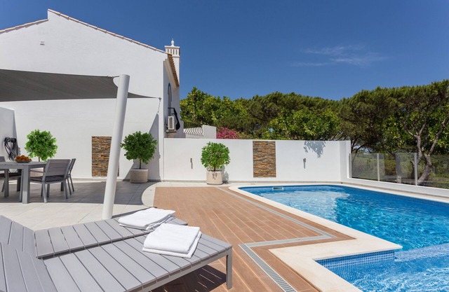 Dunas Design Villa: private heated pool, Fibre, golf discounts, walk to beach