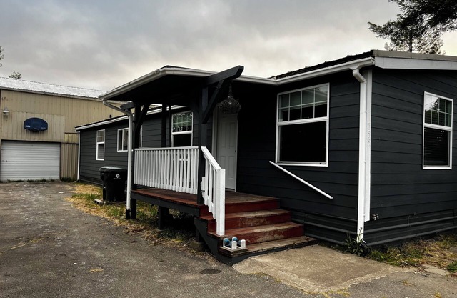 DUNE ACCESS Cozy and Charming 2bdrm Home in Lakeside