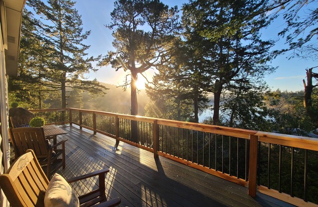 DUNEHAVEN OVERLOOK Direct Dune Access, Lakefront Solitude on the Oregon Coast