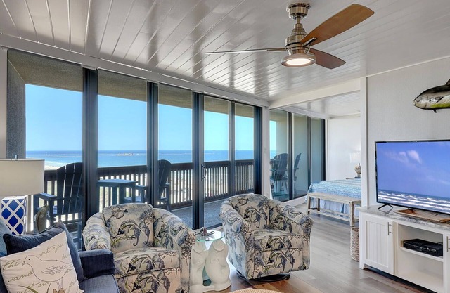 Dunes:902 Beautiful Condo, 2 BR. on the beach!