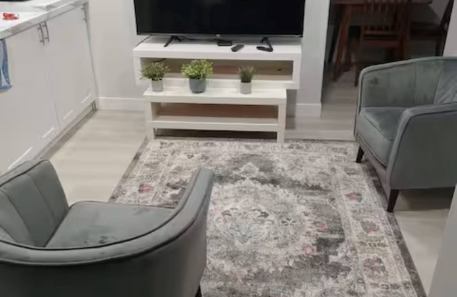 Duniques unique home Fully furnished 2 bedroom basement suite