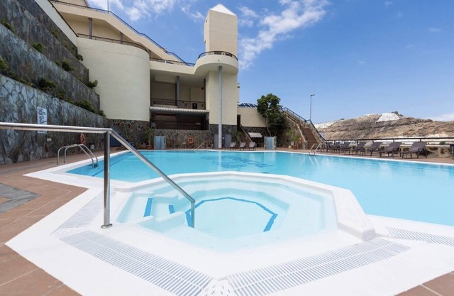 Luxuspool und Strand von Puerto Rico