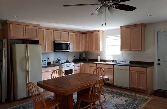 Duplex apartment - Beautiful Large One Bedroom One Bath