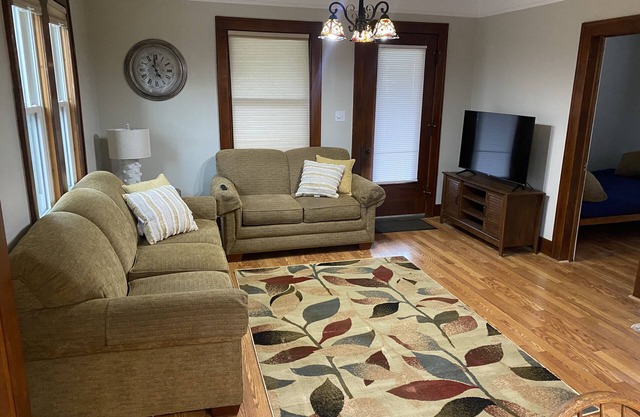 Duplex Apartment Walking Distance to Downtown Wyandotte