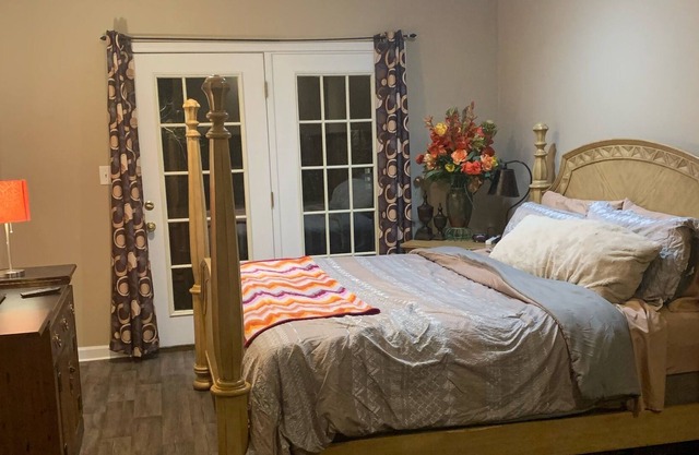 Duplex Brownsboro Nest ( 2 units )