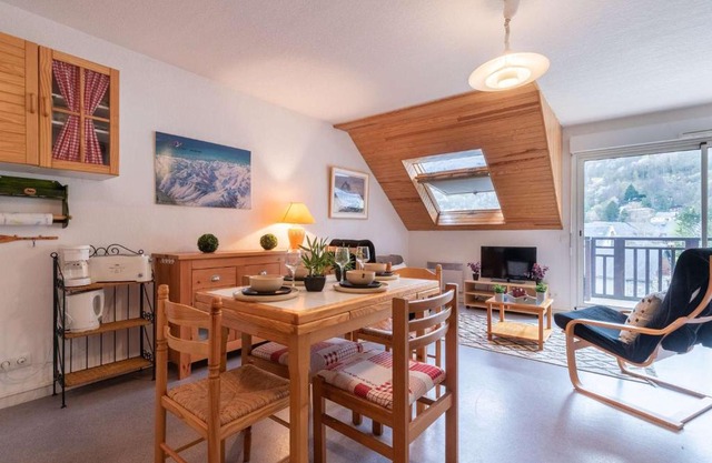 Duplex confortable avec 2 chambres, balcon et parking à Saint Lary village, proche des thermes et télécabine - FR-1-296-336