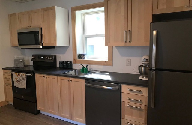 Duplex in Historic Mill District Walkable to Williams & Spring St.