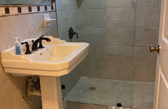 Duplex with private Entrance , A block from UBS Arena & Belmont Park,