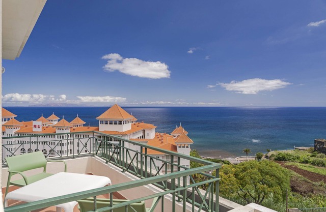 Duplex with sea view, Reis Magos V