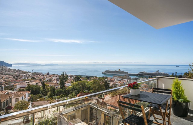 Duplex with sublime sea and mountain views, Casa do Castelo