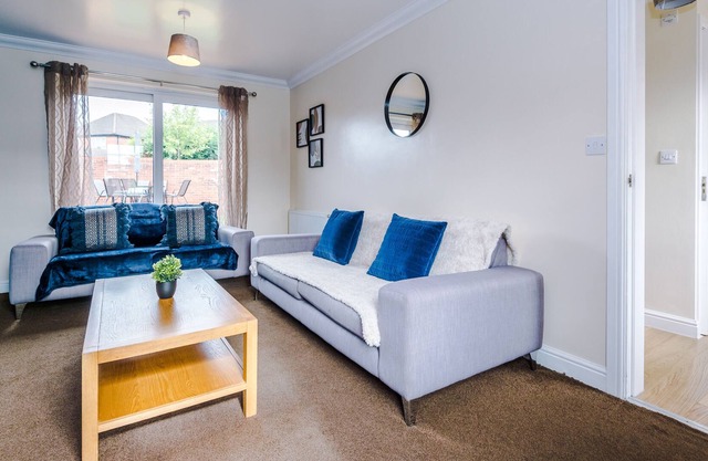 Durham House, Fab 4 bed Townhouse in Buckshaw Village, Chorley with FREE parking & WiFi