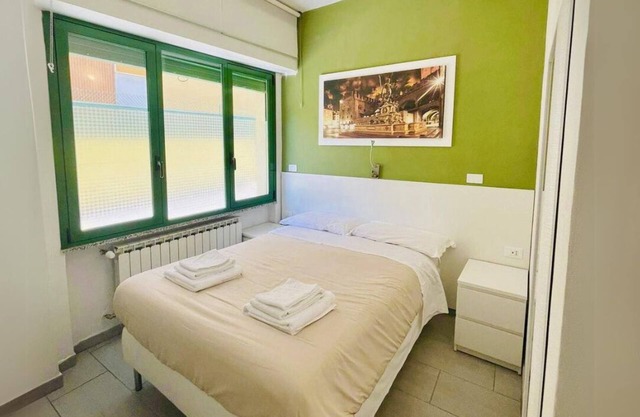 Queen-Business-Ensuite Dusche-Blick auf den Hof-Camera DUS piccola
