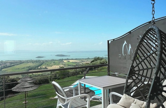 Polvese- Habitación con terraza con impresionantes vistas al lago