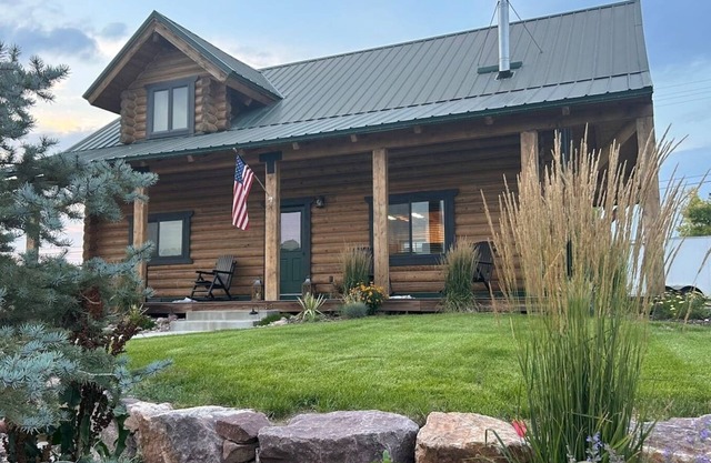 Dutch John Adventure Outpost—2800 Sq Ft, log home by Perfect Drift Properties