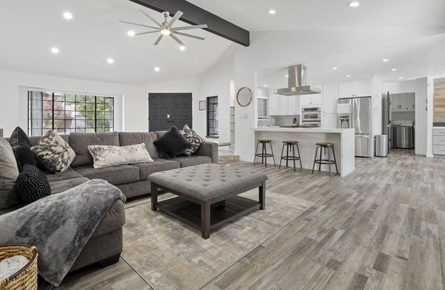 Dutchollow Luxury: Beautiful And Spacious 3/2 home