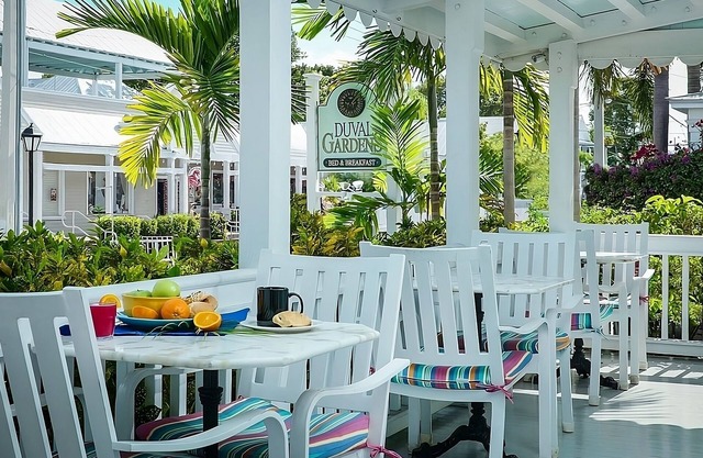 Welcome to a Sun-Soaked Paradise! 3 Pools, Beach Bar, Nightlife, Onsite Dining!