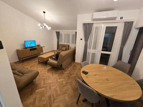 Dvosoban stan na dan Bar