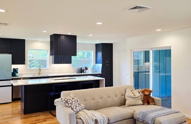 DwellHaus: Xtended stay, 3B, 2.5Ba, big yard, dog friendly, quiet cul-du-sac