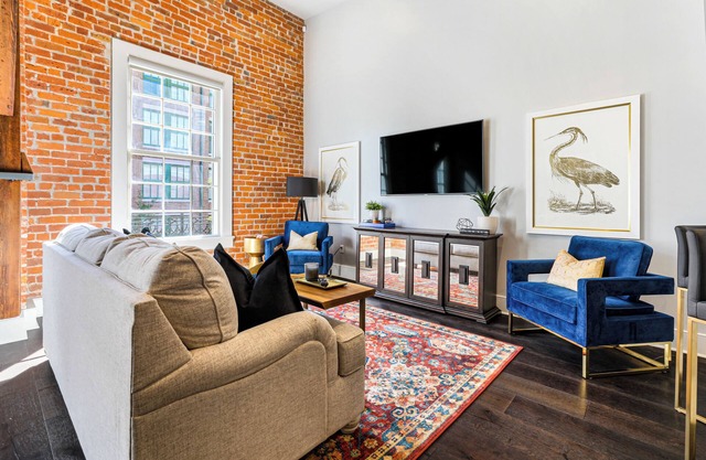 💙 DWNTWN NOLA CHARMER,WITH ALL THE FEELS! 2BR+QUEEN Sleeper Sofa+Private Balcony💙The Steamboat