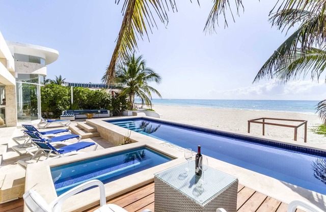Traumvilla am Meer mit privatem Pool, Whirlpool, Koch, 4 Master BRs, in der Nähe von Playa!