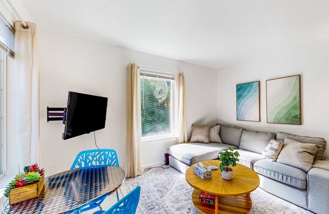 Dynamic home with large yard - walkable location & near Steel Lake Park & golf