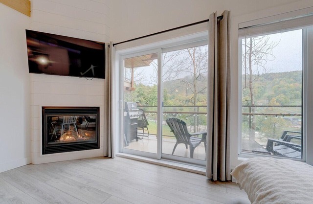 E-302- Condo ski in and/and ski out 2 bedrooms