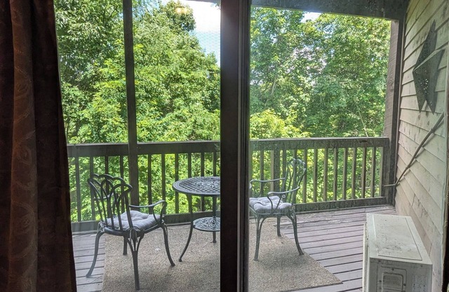 E205 Winterplace Condo Ski in Ski out 2nd Floor