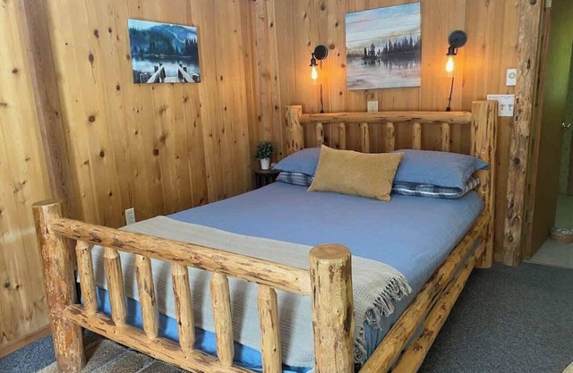 Cottage Room near Rialto Beach & Hoh Rainforest