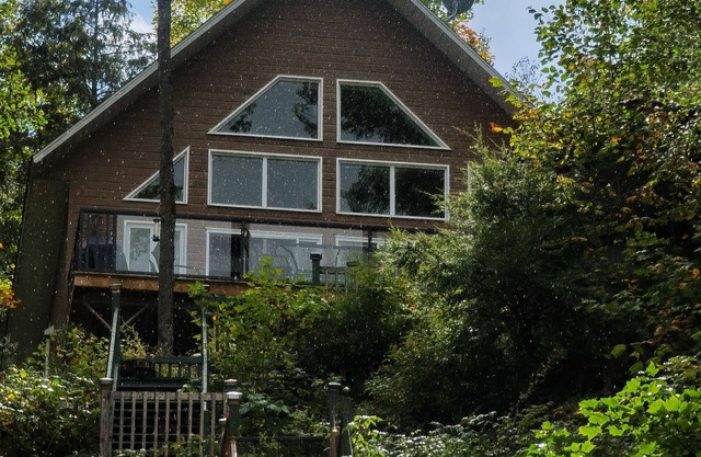 Eagle Nest Cottage. Weekend Escape to the Nature. In Winter.