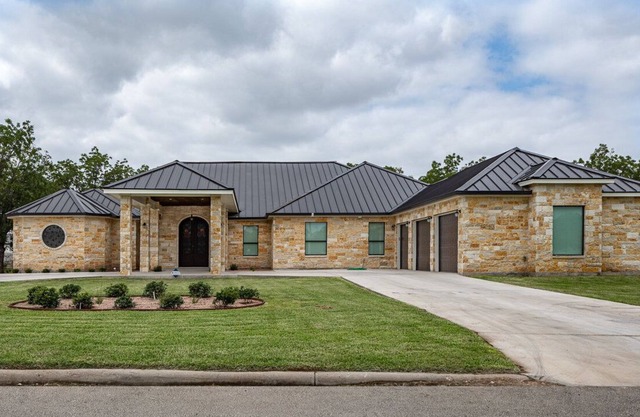 Eagle Pass Cozy Home Away from Home Sleeps 8