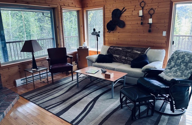 Eagle Point Cabin at Ruth Lake Pet Friendly