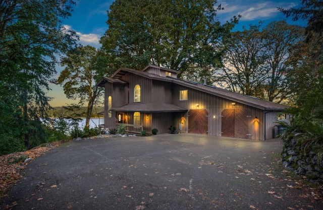Eagle's Lookout Lodge w/ Hot Tub