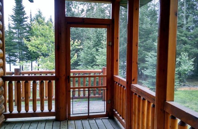 Eagle's Nest Luxus-Chalet am Seeufer für die ganze Saison. Haustiere erlaubt