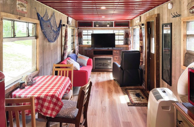 Eagle's Peak Cozy Cabin
