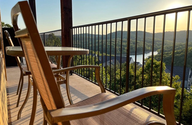 Eagle's View - No Stairs - Minutes to SDC