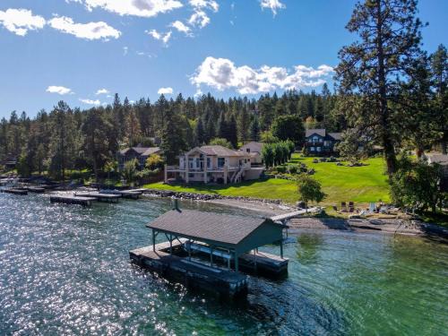 Eagle View Escape - Private Lakefront Estate
