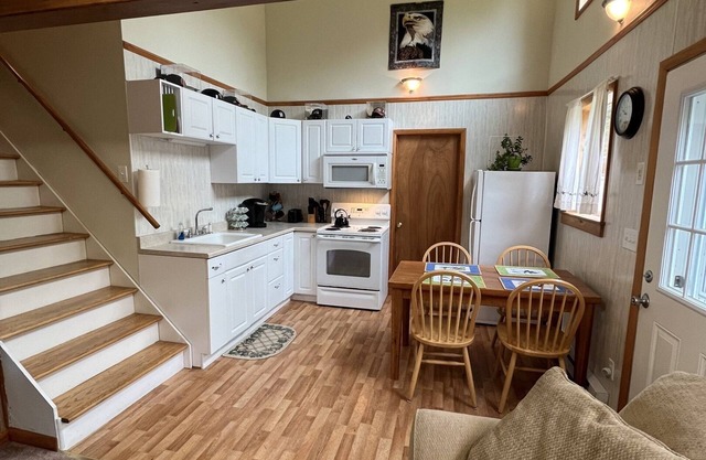 Eagle View - Goodyear Lake access, great fishing, fire pit, large yard
