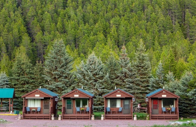 Eagles Nest Cabin! 6 miles to Glacier!