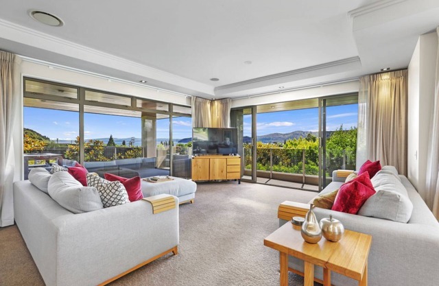 Base: 10 1 Locheagles Rise, Kinloch