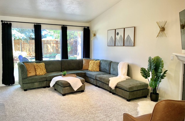 Eagle’s Treasure ~ Games, Comfort, & Great Location for the perfect stay!