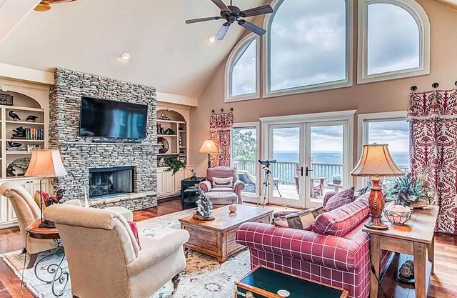 Eagles View - Gorgeous Mountain Views + Luxury Interiors + Telescope + Library