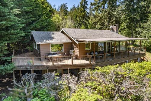 Eagles Watch by AvantStay Large Deck w Views